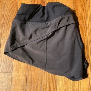 Black lululemon align 2.5 inch